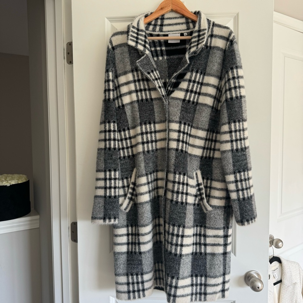 Plaid Long Coat in Black and White - Picture 3 of 10